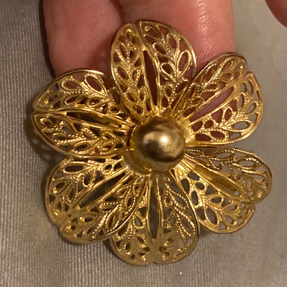 Vintage brooch gold tone